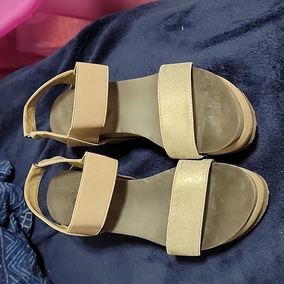 Shoes - Brown 9.5 sandals. Like new